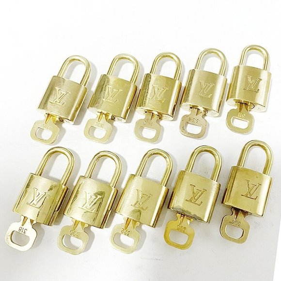 Authentic LOUIS VUITTON LV 10 SET PADLOCK KEY BAG CHARM CADENA GOLD-PLATED - Picture 1 of 4